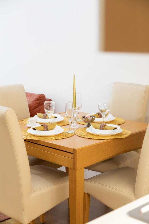 2Bdr Apartment With Balcony Near Maksimir Zagreb Eksteriør bilde