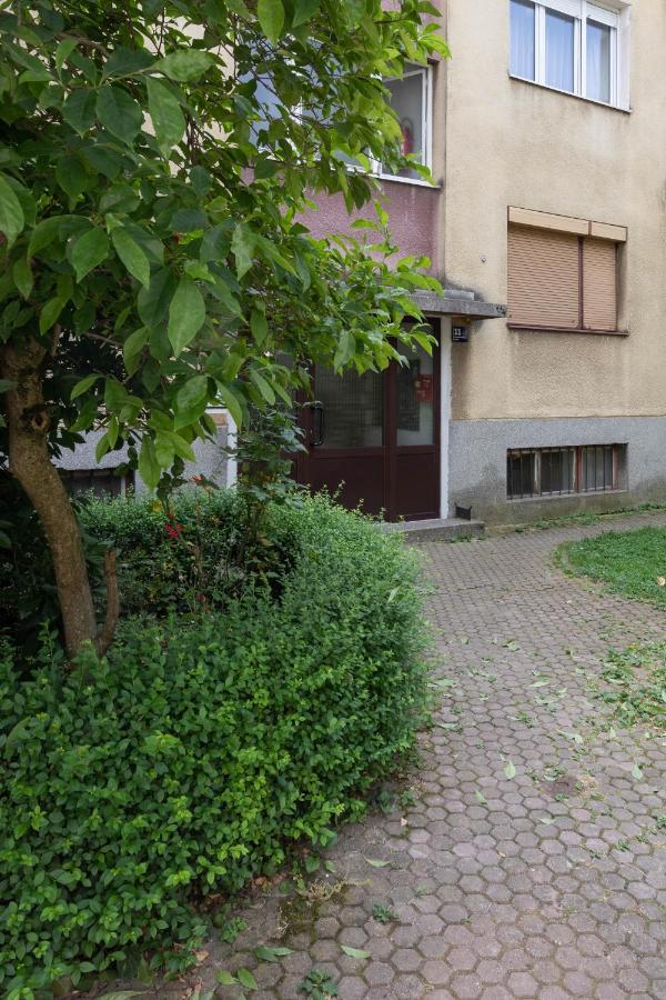 2Bdr Apartment With Balcony Near Maksimir Zagreb Eksteriør bilde